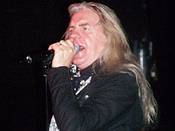 Der Sänger Biff Byford will Rockmusik zur Religion erheben. Foto: Wikipedia/BrianFG Der Sänger Biff Byford will Rockmusik zur Religion erheben. Foto: Wikipedia/BrianFG